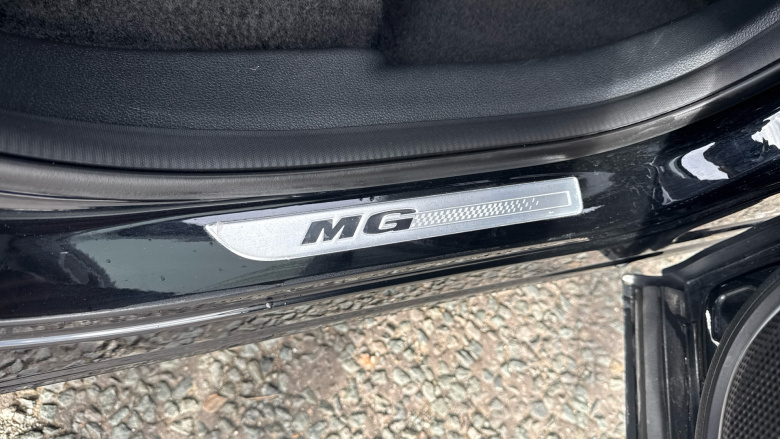 MG HS 1.5 T-GDI PHEV Trophy 5dr Auto Hatchback